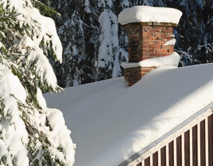Komin zimą